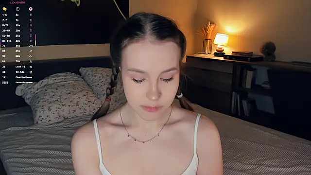 MaliaBourraine online show from 12-17-25, 07:03