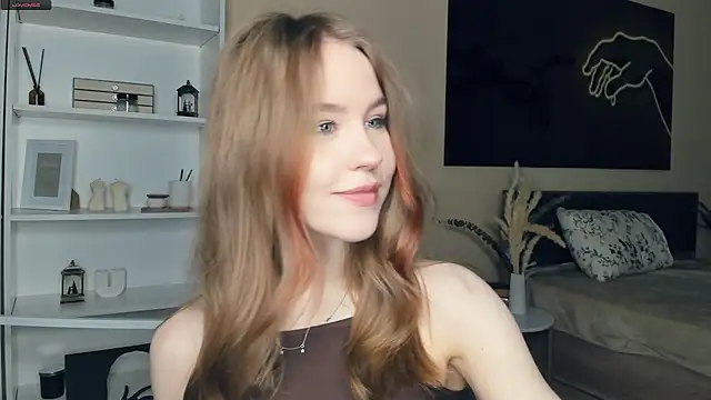 MaliaBourraine online show from 05-18-26, 07:25