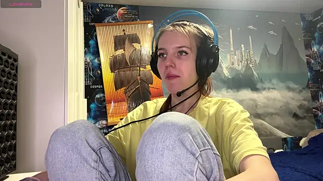 Elira Breeze online show from 12-19-25, 03:19