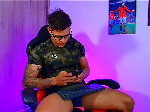 Snapshot of evan_greey chatting on 10-08-25, 03:48 evan greey online show from 10-08-25, 03:48