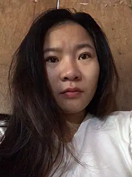 Snapshot of emiu_xinh03 chatting on 10-23-25, 12:32 emiu xinh03 online show from 10-23-25, 12:32