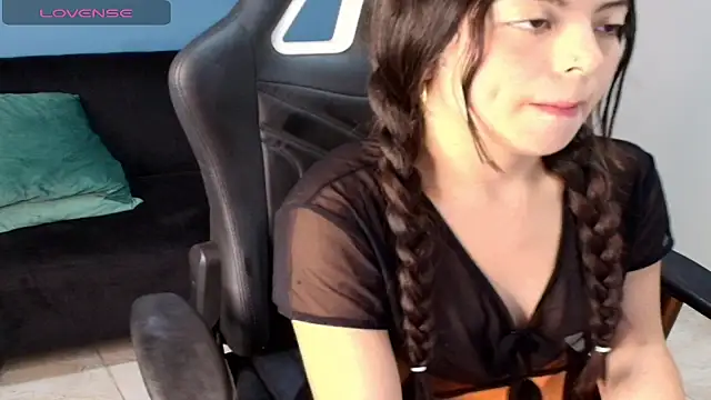 Snapshot of Johanna_Angel_ chatting on 10-09-25, 03:59 Johanna Angel online show from 10-09-25, 03:59