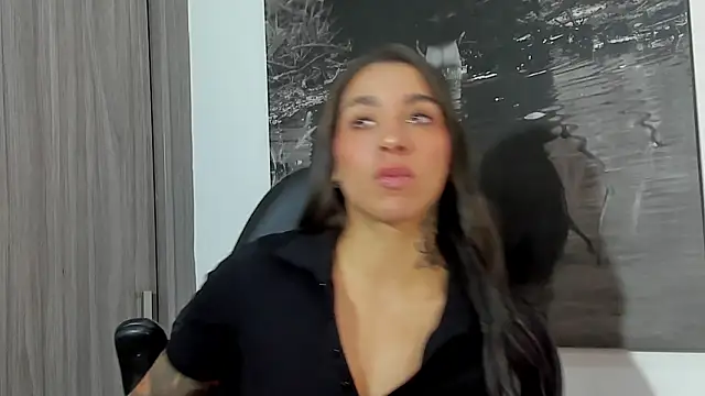 KAYLA BATISTA  online show from 02-15-26, 11:45