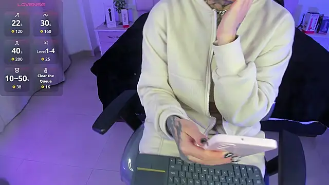 Gyal 8  online show from 02-10-26, 05:00