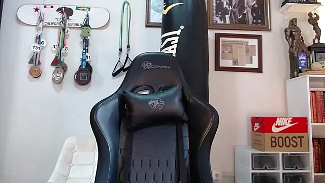 Snapshot of henryhadesflirt chatting on 01-06-26, 12:20 henryhadesflirt online show from 01-06-26, 12:20