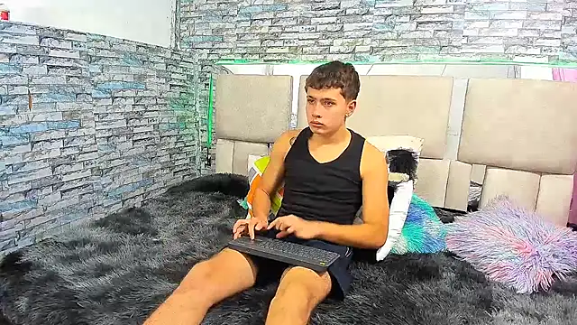 Snapshot of Julian_wolf18 chatting on 09-27-25, 01:49 Julian wolf18 online show from 09-27-25, 01:49