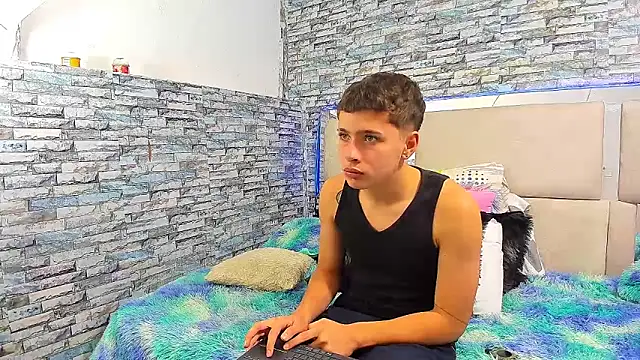 Snapshot of Julian_wolf18 chatting on 10-09-25, 01:53 Julian wolf18 online show from 10-09-25, 01:53