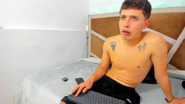 Snapshot of Julian_wolf18 chatting on 11-08-25, 05:01 Julian wolf18 online show from 11-08-25, 05:01