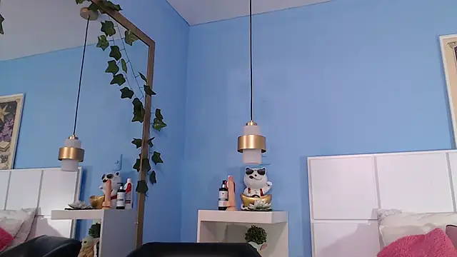 PenelopeBond online show from 10-20-25, 01:22