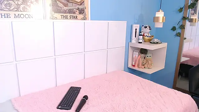 PenelopeBond online show from 10-30-25, 01:56