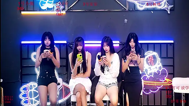 Snapshot of Shinygirls_777 chatting on 09-25-25, 12:25 Shinygirls 777 online show from 09-25-25, 12:25