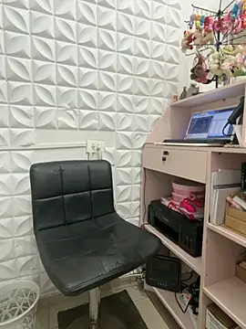 Snapshot of Valeriacris chatting on 06-14-26, 05:59 Valeriacris online show from 06-14-26, 05:59
