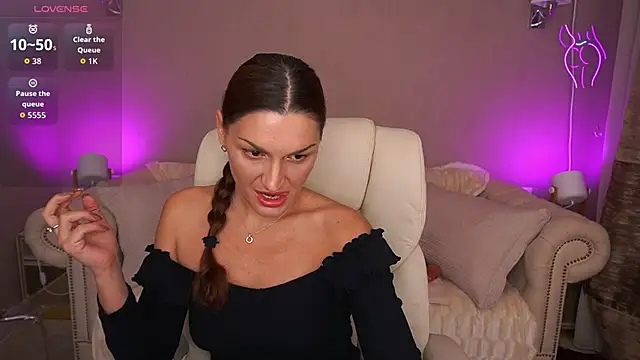 Snapshot of EllaGoldenn chatting on 10-01-25, 08:48 EllaGoldenn online show from 10-01-25, 08:48