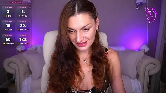 Snapshot of EllaGoldenn chatting on 10-03-25, 08:39 EllaGoldenn online show from 10-03-25, 08:39