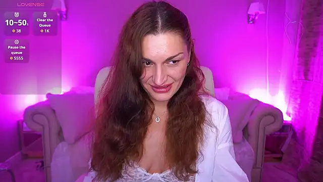 Snapshot of EllaGoldenn chatting on 10-07-25, 09:12 EllaGoldenn online show from 10-07-25, 09:12
