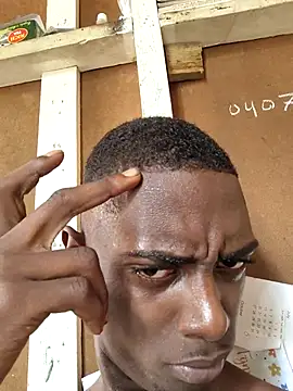 Snapshot of HugeByte15 chatting on 10-11-25, 04:16 HugeByte15 online show from 10-11-25, 04:16