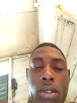 Snapshot of HugeByte15 chatting on 10-28-25, 07:16 HugeByte15 online show from 10-28-25, 07:16