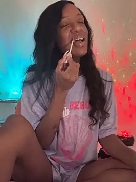 Snapshot of LoveDreaux chatting on 12-18-25, 01:55 LoveDreaux online show from 12-18-25, 01:55