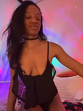 Snapshot of LoveDreaux chatting on 02-21-26, 12:33 LoveDreaux online show from 02-21-26, 12:33