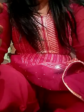 Snapshot of Kiara-Model chatting on 10-27-25, 04:38 Kiara-Model online show from 10-27-25, 04:38