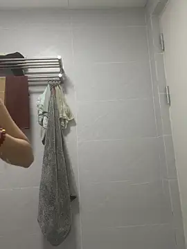 uiui521 online show from 09-19-25, 04:18