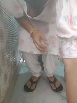 Snapshot of Cute-Charvii chatting on 11-05-25, 03:50 Cute-Charvii online show from 11-05-25, 03:50