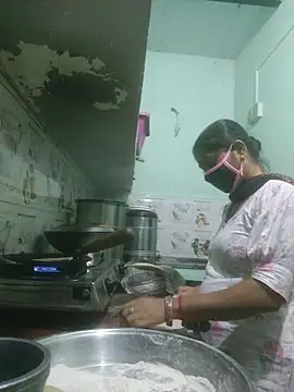 Snapshot of Cute-Charvii chatting on 11-26-25, 12:50 Cute-Charvii online show from 11-26-25, 12:50