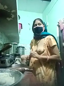 Snapshot of Cute-Charvii chatting on 02-11-26, 01:10 Cute-Charvii online show from 02-11-26, 01:10