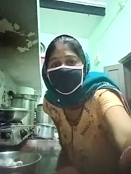 Snapshot of Cute-Charvii chatting on 02-13-26, 01:12 Cute-Charvii online show from 02-13-26, 01:12