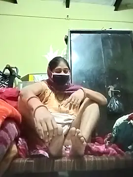 Snapshot of Cute-Charvii chatting on 02-14-26, 01:13 Cute-Charvii online show from 02-14-26, 01:13