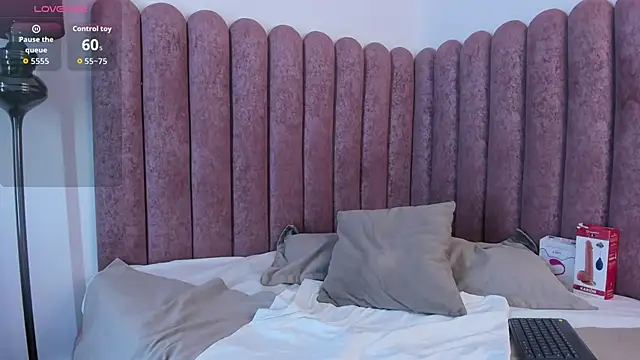 VanessaParis   online show from 10-07-25, 08:39