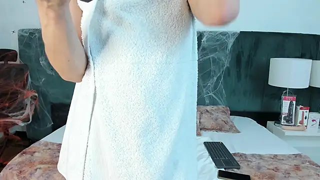 VanessaParis   online show from 10-16-25, 08:43