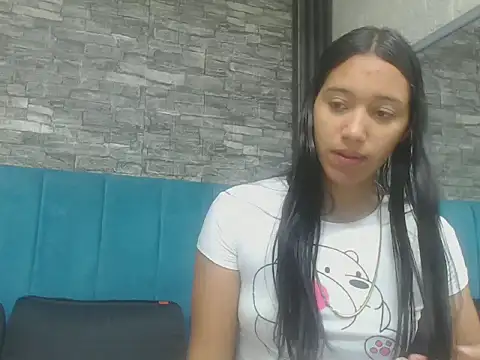 Snapshot of Lil_Rose2006 chatting on 10-08-25, 12:47 Lil Rose2006 online show from 10-08-25, 12:47