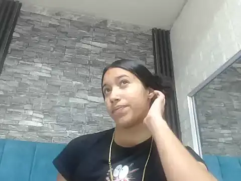 Snapshot of Lil_Rose2006 chatting on 10-11-25, 12:04 Lil Rose2006 online show from 10-11-25, 12:04