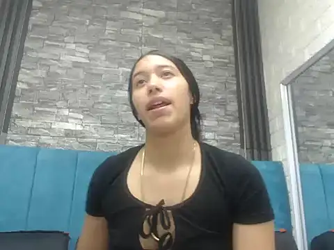 Snapshot of Lil_Rose2006 chatting on 10-16-25, 12:17 Lil Rose2006 online show from 10-16-25, 12:17