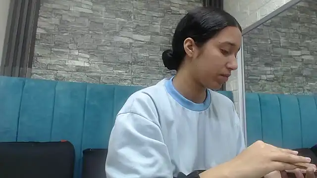 Snapshot of Lil_Rose2006 chatting on 12-02-25, 12:43 Lil Rose2006 online show from 12-02-25, 12:43