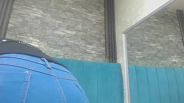 Snapshot of Lil_Rose2006 chatting on 12-04-25, 01:09 Lil Rose2006 online show from 12-04-25, 01:09