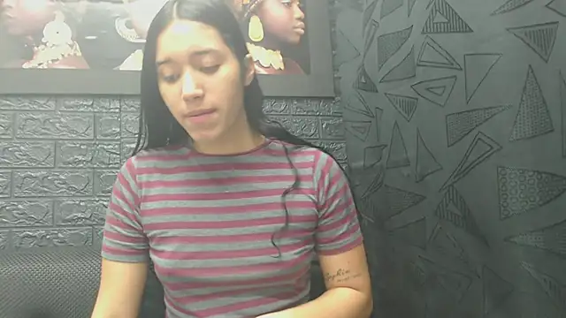 Snapshot of Lil_Rose2006 chatting on 02-02-26, 01:10 Lil Rose2006 online show from 02-02-26, 01:10