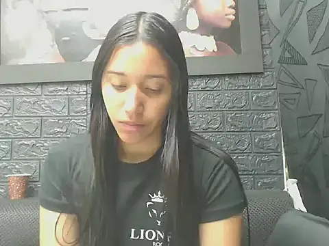 Snapshot of Lil_Rose2006 chatting on 02-19-26, 12:23 Lil Rose2006 online show from 02-19-26, 12:23