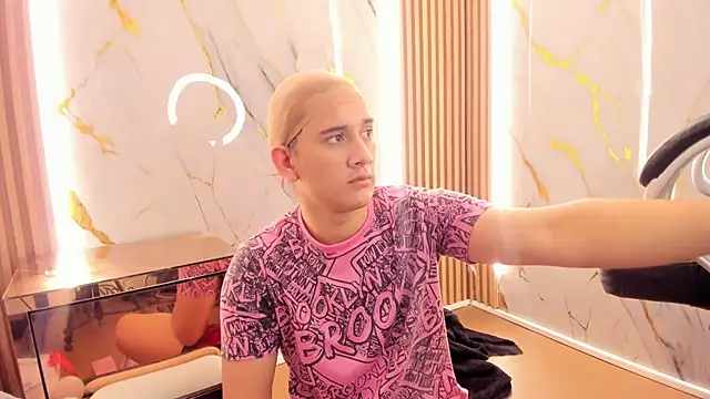 Snapshot of Marian_Cristal chatting on 02-14-26, 01:57 Marian Cristal online show from 02-14-26, 01:57