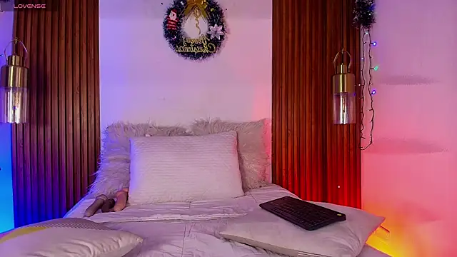 Snapshot of EvaGoddess_ chatting on 12-13-25, 08:14 EvaGoddess online show from 12-13-25, 08:14