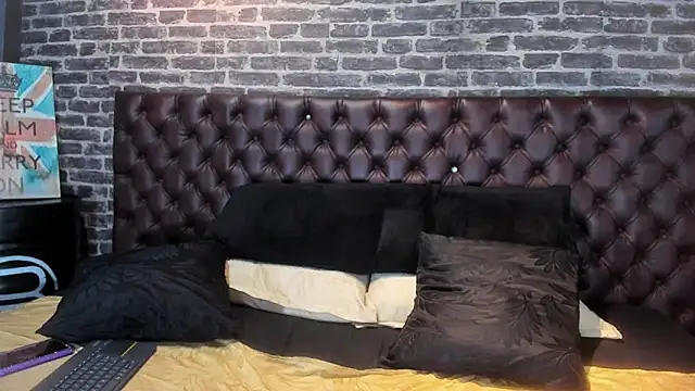 Snapshot of Meli28_ chatting on 09-25-25, 02:10 Meli28  online show from 09-25-25, 02:10