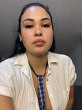 Snapshot of FOX_LATINA chatting on 05-18-26, 04:07 FOX LATINA online show from 05-18-26, 04:07