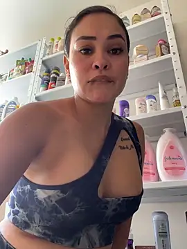 Snapshot of FOX_LATINA chatting on 05-22-26, 08:25 FOX LATINA online show from 05-22-26, 08:25