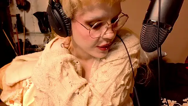 Snapshot of tacodeluxxxe chatting on 12-01-25, 05:07 tacodeluxxxe online show from 12-01-25, 05:07