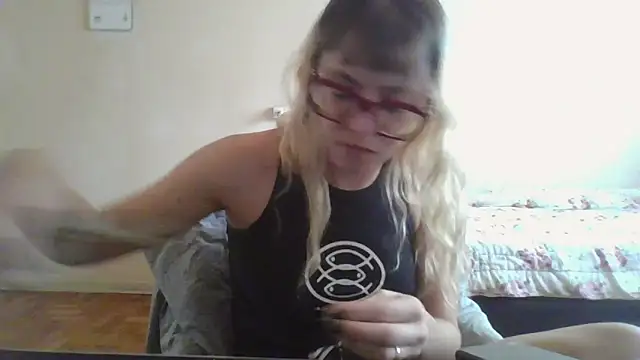 Snapshot of BlondieTami chatting on 03-29-26, 05:24 BlondieTami online show from 03-29-26, 05:24