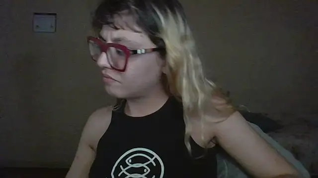 Snapshot of BlondieTami chatting on 03-30-26, 05:30 BlondieTami online show from 03-30-26, 05:30