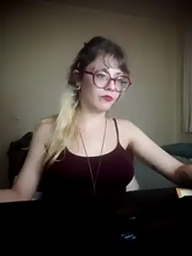 Snapshot of BlondieTami chatting on 05-01-26, 01:54 BlondieTami online show from 05-01-26, 01:54