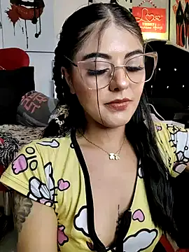 Snapshot of ValeNiitaLuv chatting on 02-14-26, 06:32 ValeNiitaLuv online show from 02-14-26, 06:32