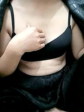 Snapshot of Norah-h chatting on 12-18-25, 02:01 Norah-h online show from 12-18-25, 02:01